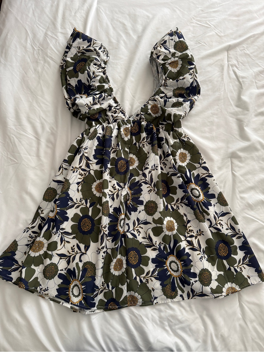 Floral Ruffle-Sleeve Dress - Picture 2 of 3